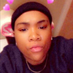 Meet your Posher, Sezzie